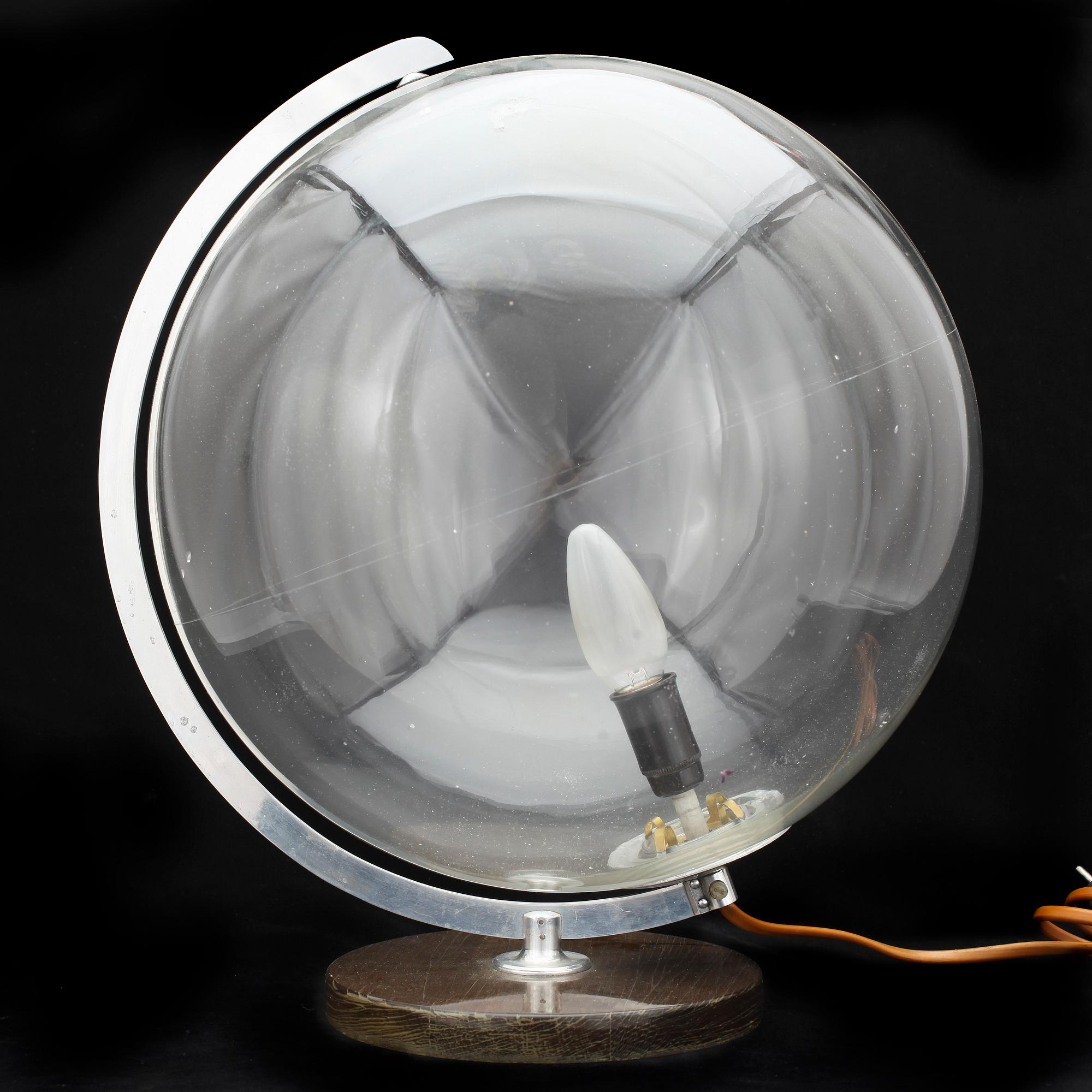 BORDSLAMPA, i form av glob, 1900-talets andra hälft.
