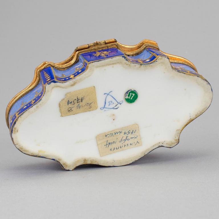 An early 20th century rococo style porcelain box with cover.