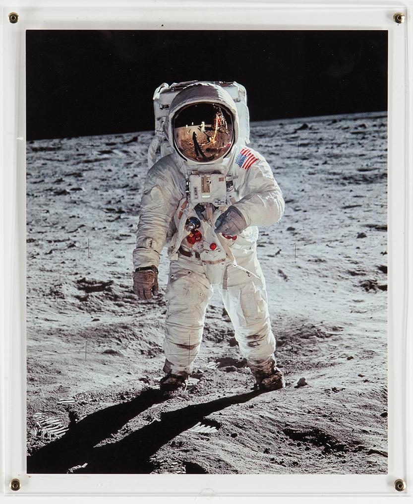 BOK samt AUTOGRAF, "Moonfire", Norman Mailer, Buzz Aldrin, numrerad AP 181/200.