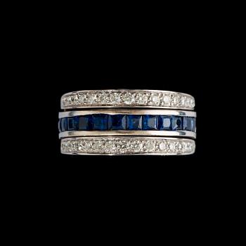 7. RING, platina med briljant- och prinsesslipade diamanter, totalt ca 1.00 ct, samt carréslipade safirer.