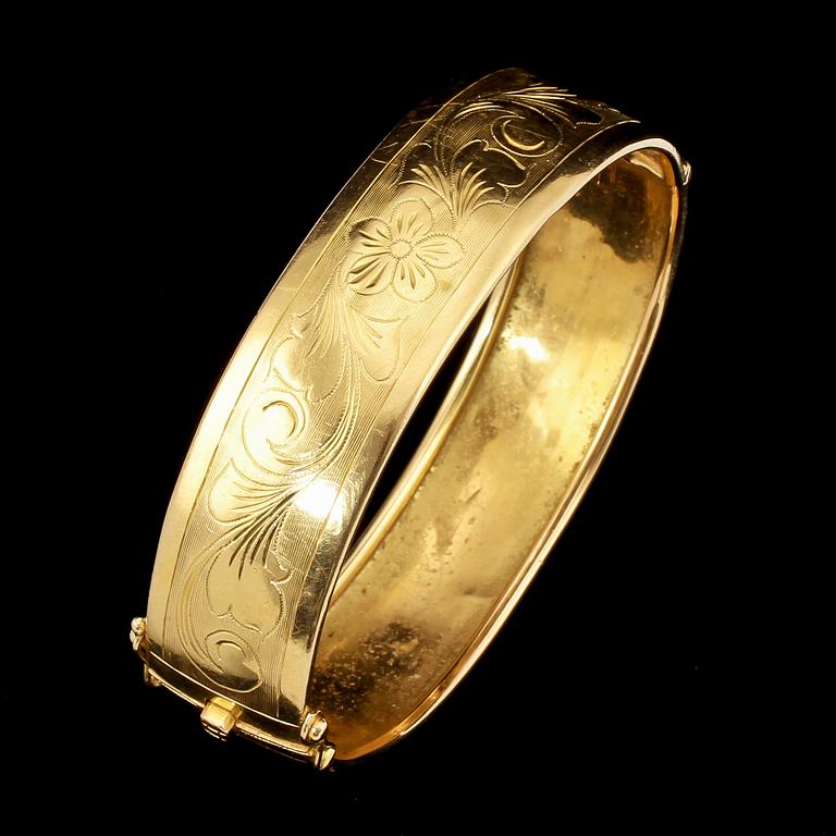 ARMRING, 18k guld, 1800-tal. Vikt 19 g.