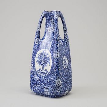 A Swedish Rörstrand Art Noveau creamware vase, 1800/1900.