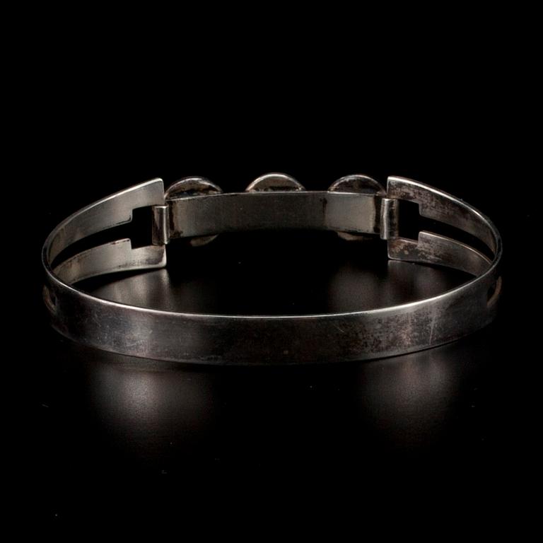 ARMBAND, silver. 3 månstenar. Turun Hopea 1961. Vikt 17 g.