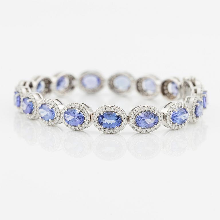 Armband med tanzaniter och briljantslipade diamanter.