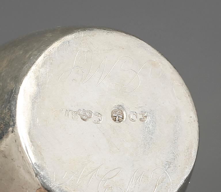 BÄGARE samt 3 st SUPKOPPAR, silver, Tot vikt 111 gram. Bägare stämplad Lars Castman, Vimmerby ca 1750.