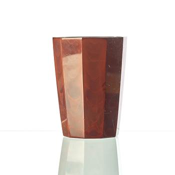 VAS/BÄGARE, brun marmoriserad glasmassa. ''Tschirnhausenglas'', Böhmen, 1800-talets första hälft.