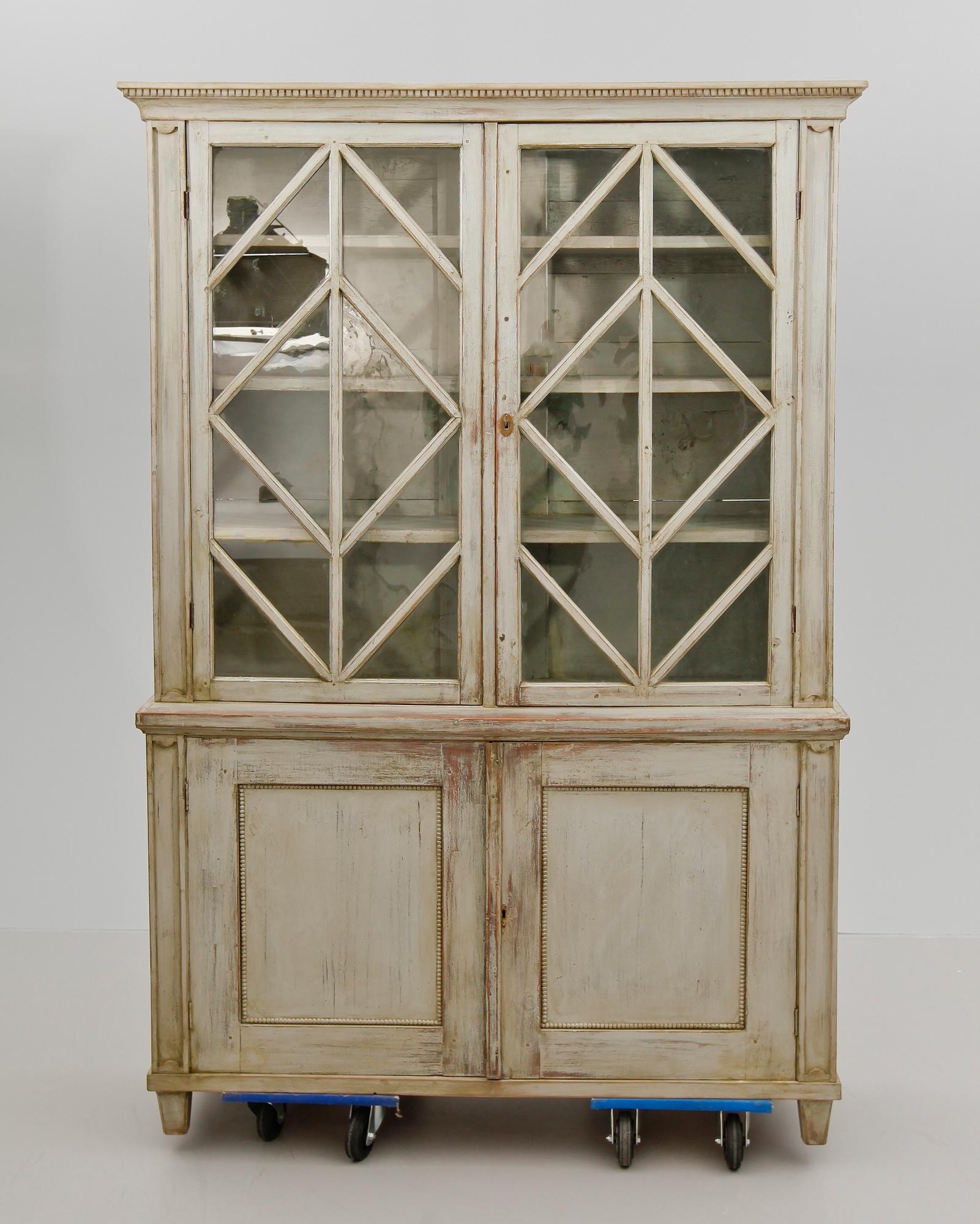 BOKSKÅP, sengustaviansk, 1800-talets första hälft.