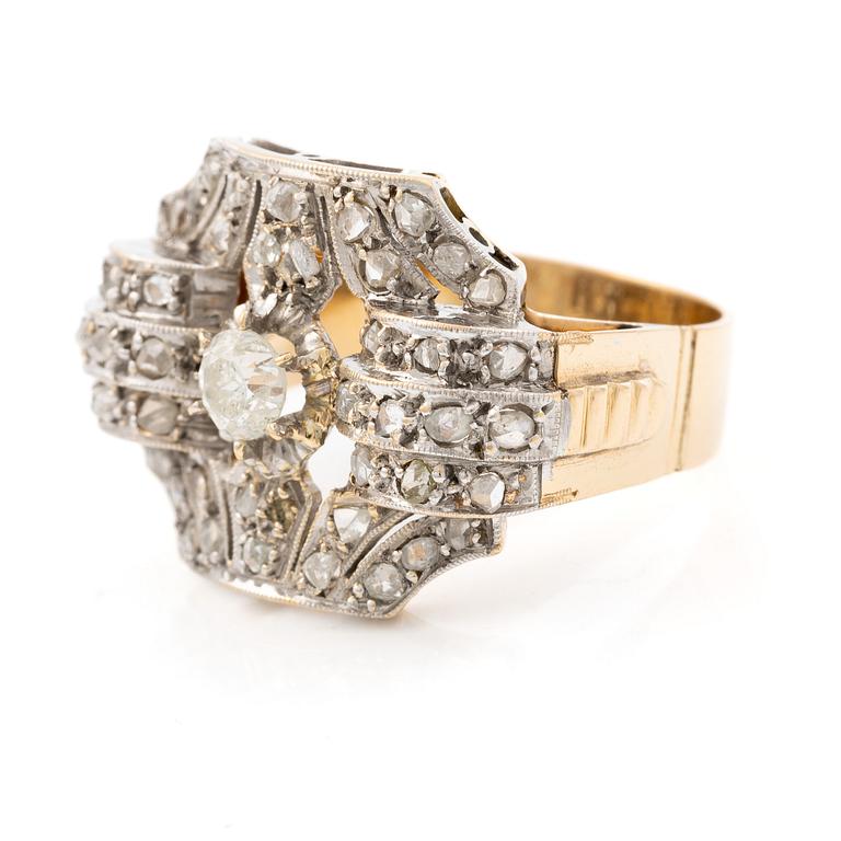 Ring in 18K gold and platinum set with an old-cut diamond and rose-cut diamonds.