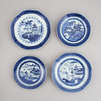 A set of 20 blue and white plates, Qing dynasty, 19th Century.