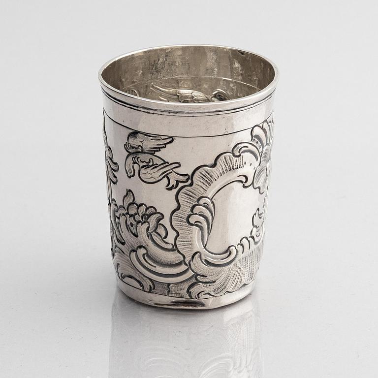 Bägare, silver, otydlig mästarstämpel, Moskva 1768.
