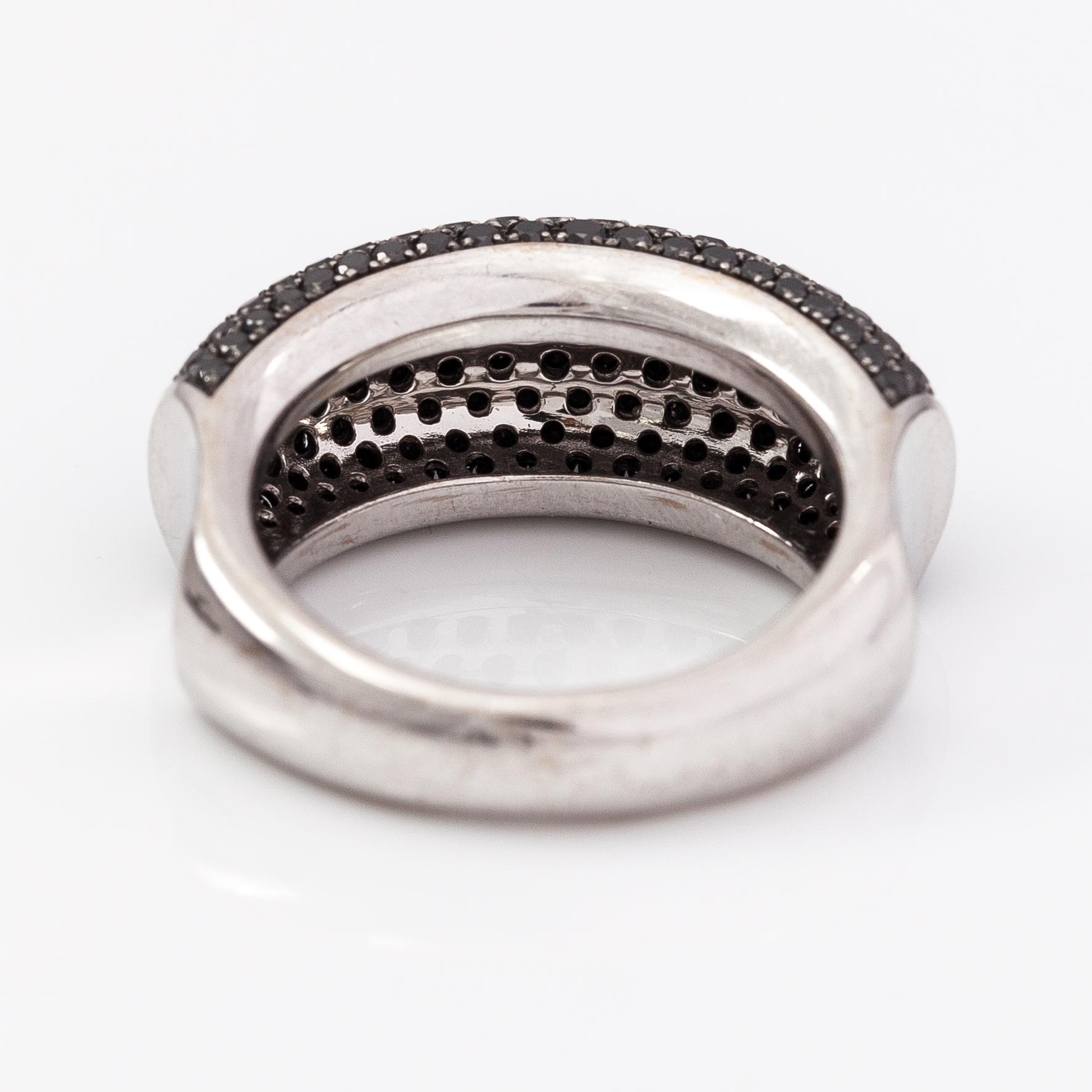 An 18K white gold ring with black diamonds ca. 1.70 ct in total.