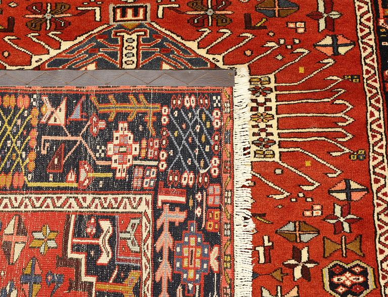 A Heris rug, approx. 191 x 157 cm.