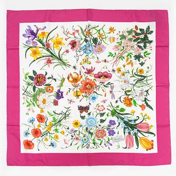 Gucci, a 'Flora' silk scarf.