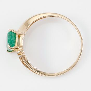 RING, 14K guld, diamanter tot ca 0.10 ct. och smaragd 1.00 ct.