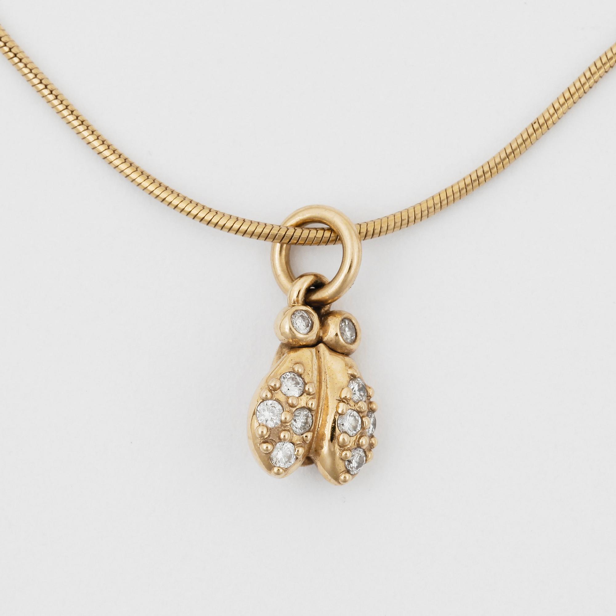 HÄNGE, Ole Lynggaard, "Biet", 18k guld med briljantslipade diamanter tot ca0,10ct.