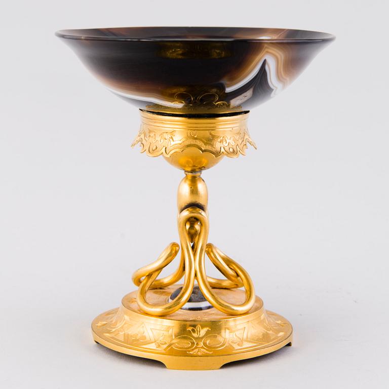 TAZZA, gilt brass and agate, second half of 19th Century.