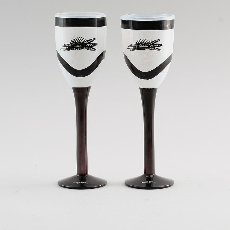 POKALGLAS, 2 st, glas, "Caramba", Ulrica Hydman-Vallien, Kosta Boda.