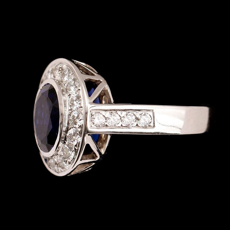 RING, 18 k vitguld, safir 3,55 ct, briljantslipade diamanter tot 1,10 ct.