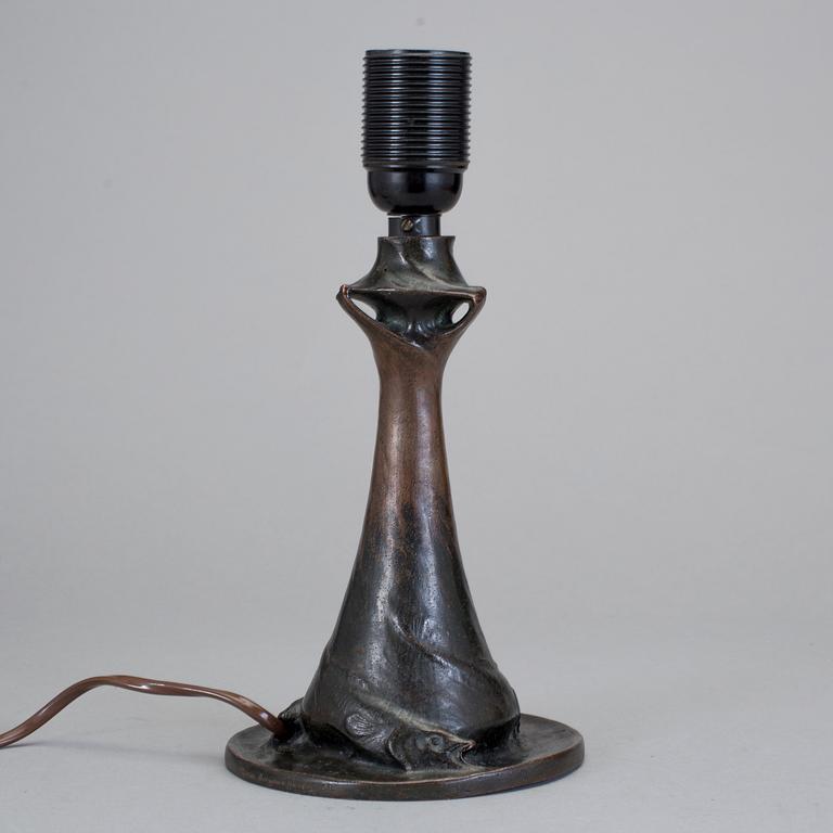 BORDSLAMPA, Brons, Herman Bergman Konstgjuteri AB. R. Söderling, jugend. 1900-talets början.