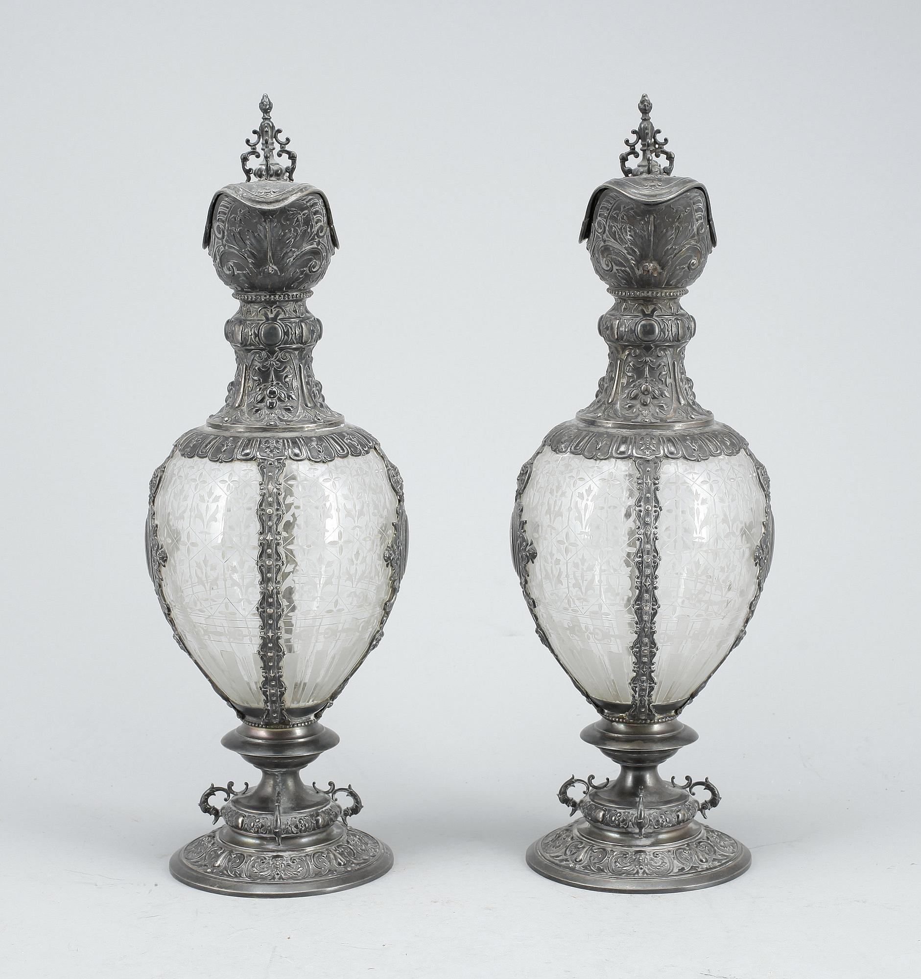 KARAFFER, ett par, nyrenässans, silver samt glas, Firma Gustaf Möllenborg, Stockholm, 1885.