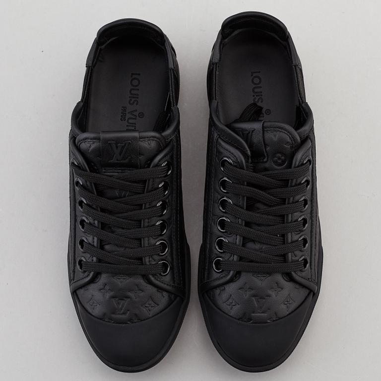 LOUIS VUITTON, a pair of sneakers, size 35,5.