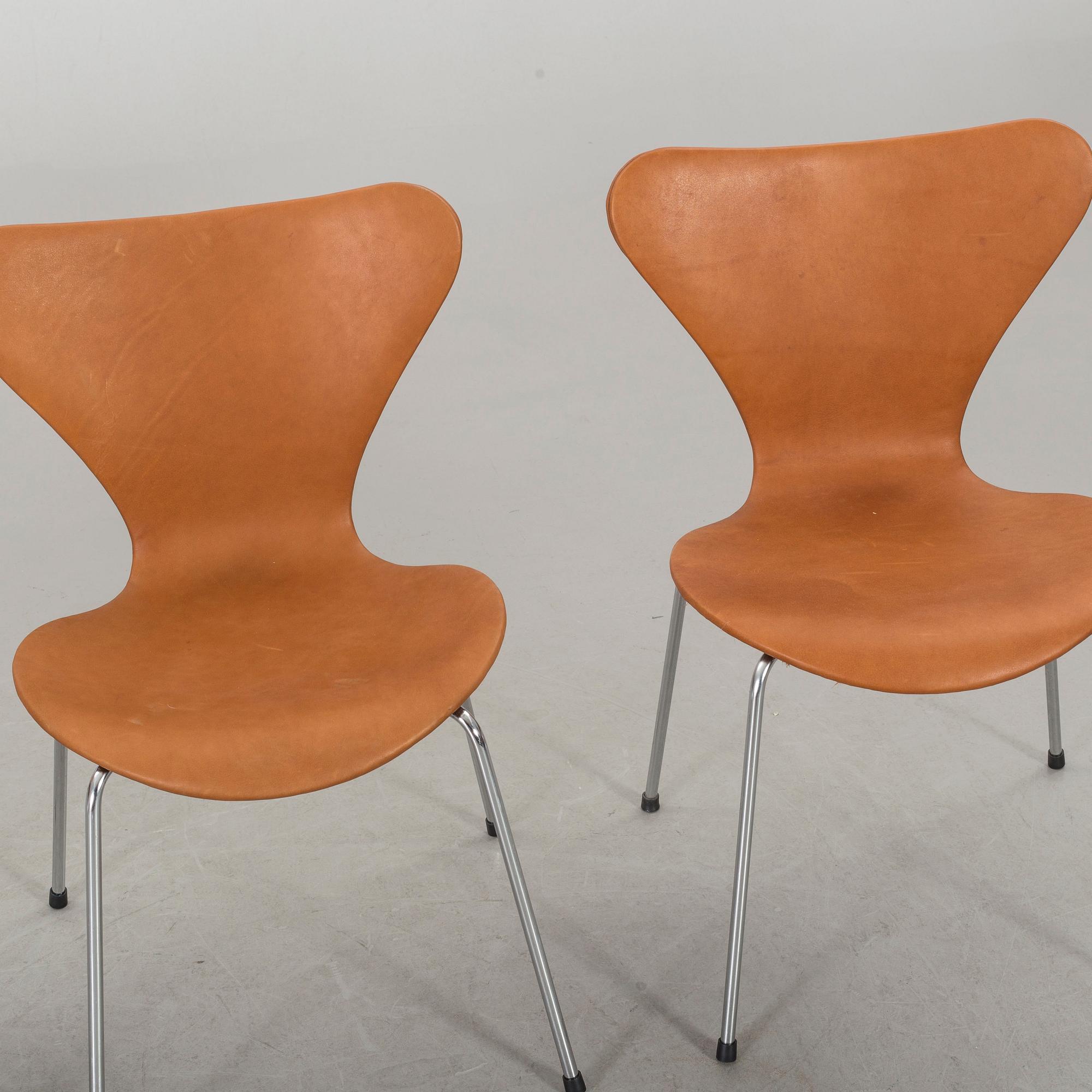 ARNE JACOBSEN, 6 st "SJUAN" för Fritz Hansen.