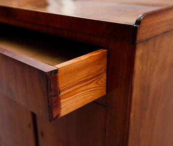 POTTSKÅP, sengustavianskt, tidigt 1800-tal.