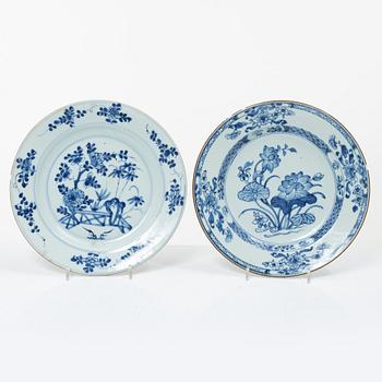 6 tallrikar samt ett fat, porslin, Kina, Qianlong (1736-95).