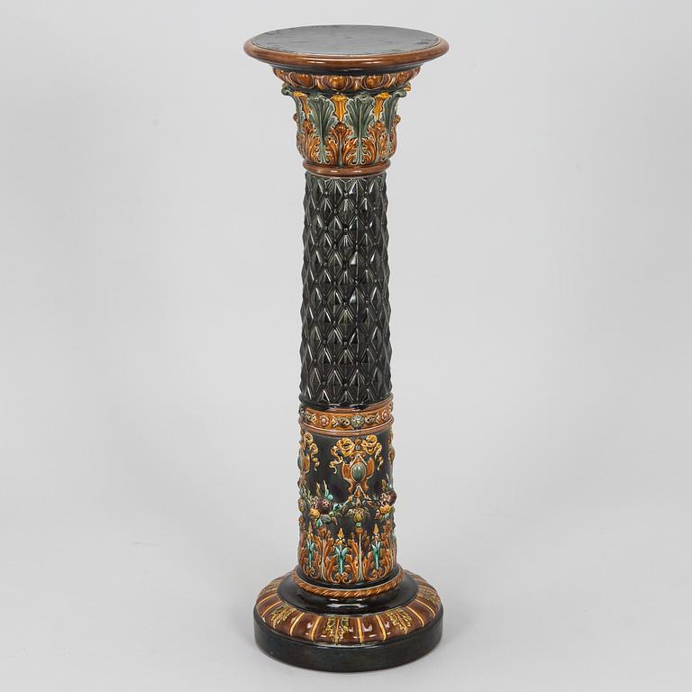 Arabia, a flower stand / pedestal, circa 1900.