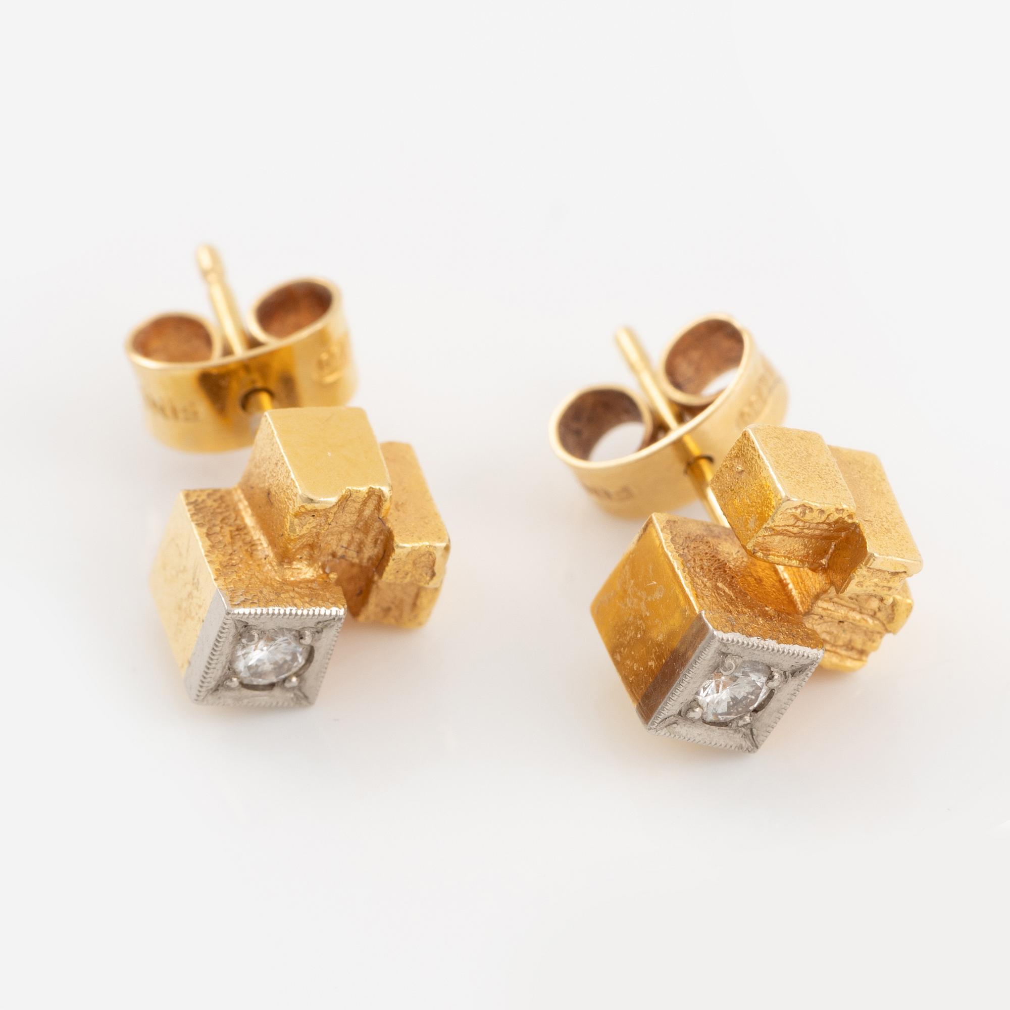 Björn Weckström, örhängen 18K guld med briljantslipade diamanter. Lapponia.