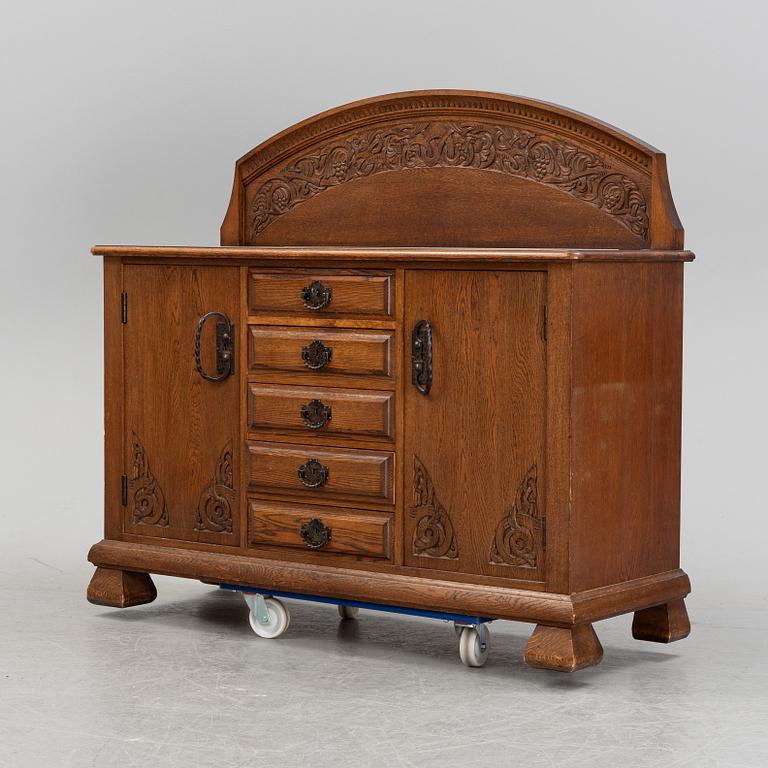 Skänk, jugend/nationalromantik, sent 1800-tal.