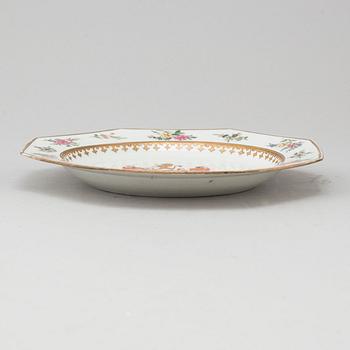 TALLRIKAR, 4 stycken, vapenporslin, Kina, Qingdynastin, 1700-tal.