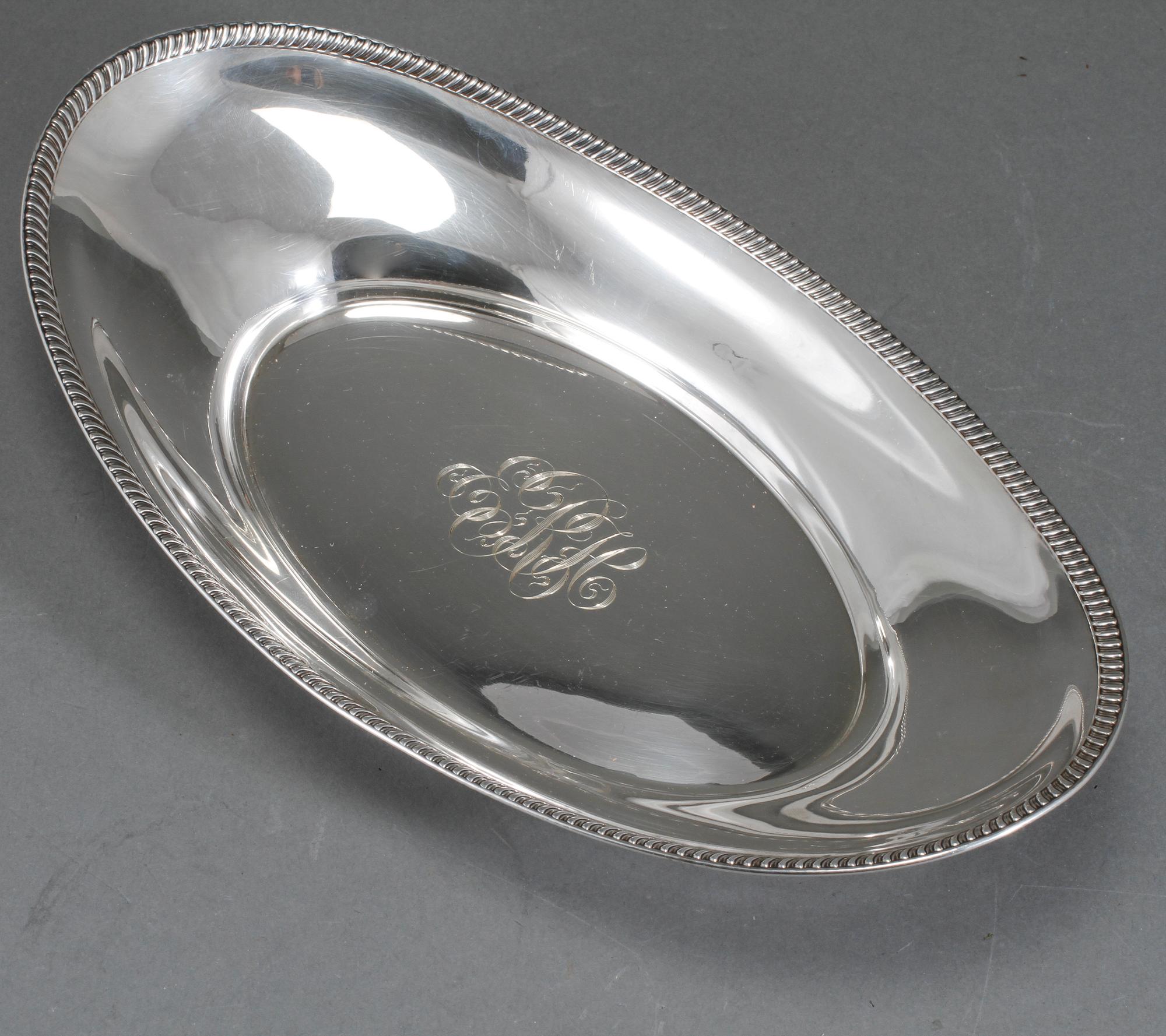 BRÖDFAT, sterlingsilver, 1900-talets andra hälft. Vikt 260 gram.