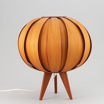 A pinewood table lamp, second half of the 20th century.
