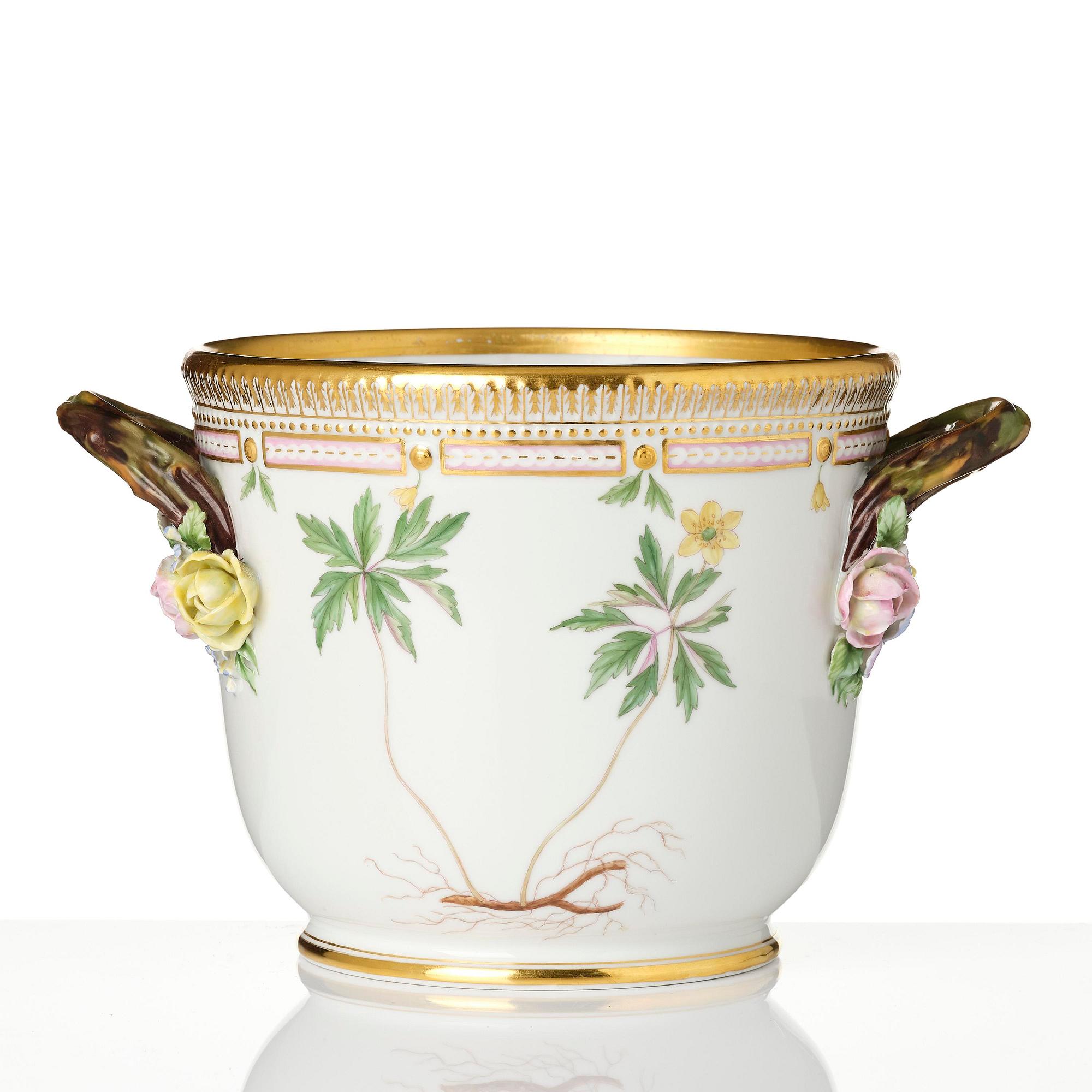 Ytterfoder/Vinkylare, porslin. 'Flora Danica', Royal Copenhagen, Danmark, 1900-tal.