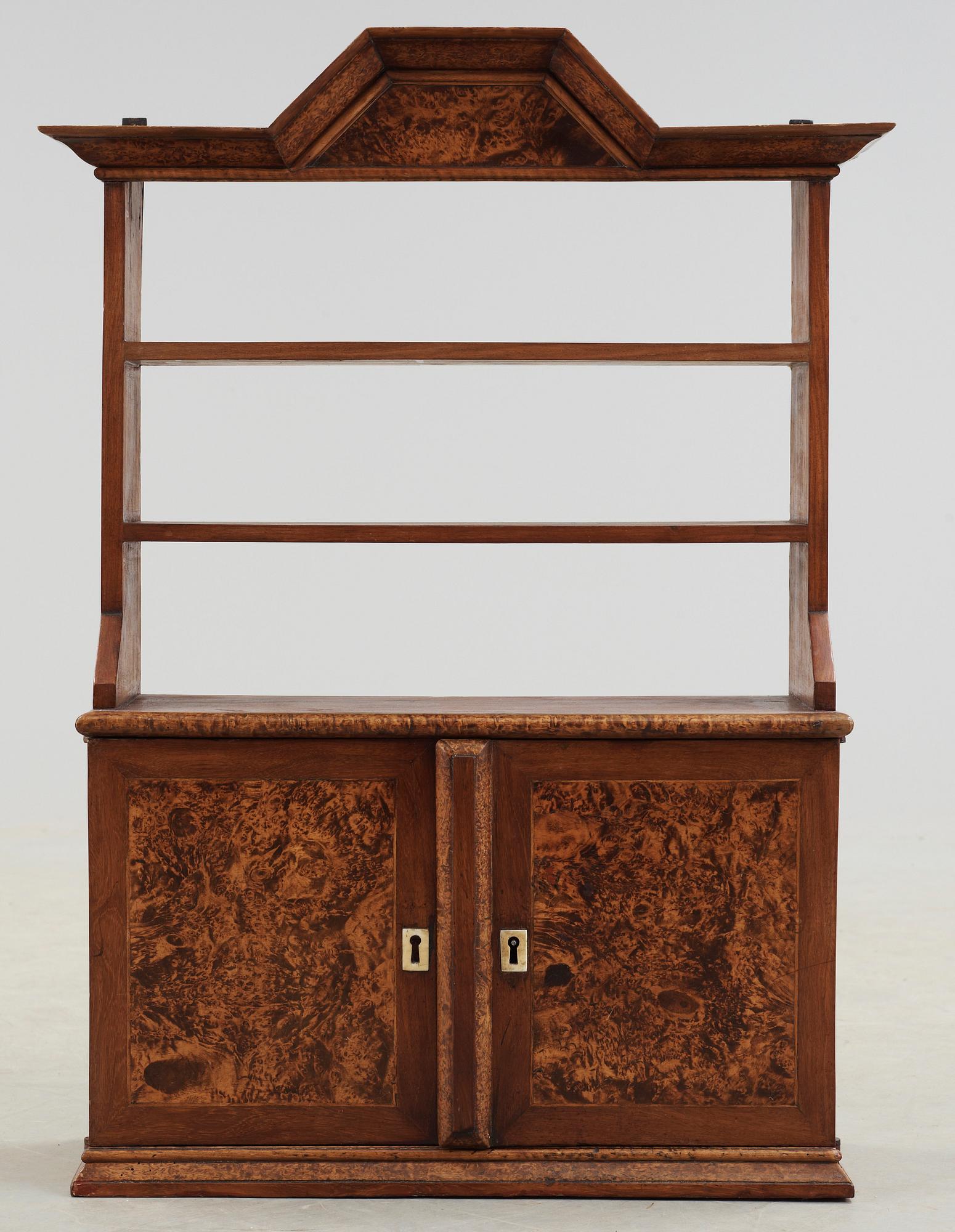 HÄNGSKÅP, senbarock, 1700-tal.