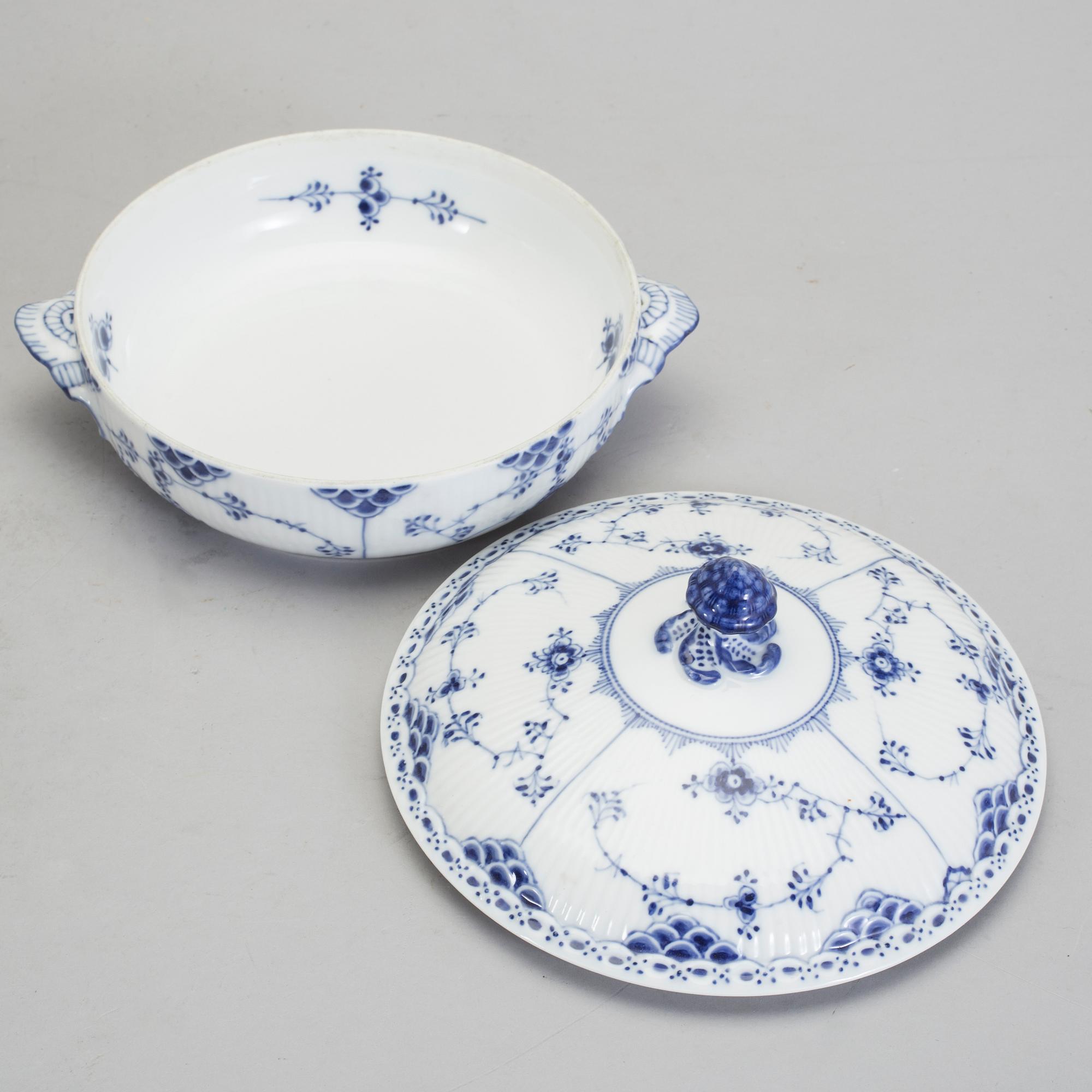 SERVISDELAR, 6 delar, "Musselmalet", Royal Copenhagen, 1900-talets andra hälft.
