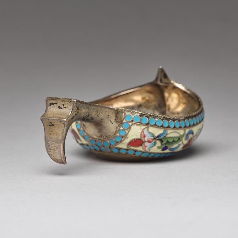 A Russian early 20th century silver-gilt and enameled kovsh, mark possibly of Sasikow, Moscow 1899-1908.