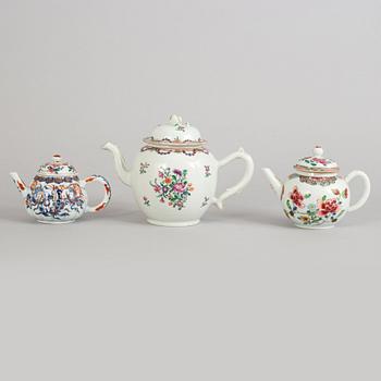 A set of three Chinese Export tea pots with covers, Qing dynasty, Qianlong (1736-95).