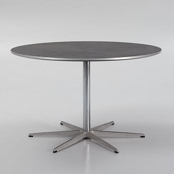 Arne Jacobsen, matbord, "Cirkulär / B825", Fritz Hansen, Danmark.