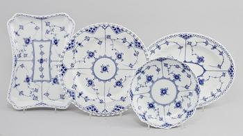 KAFFESERVIS, 35 delar, porslin,  "Musselmalet", Royal Copenhagen, 1900-talets andra hälft.