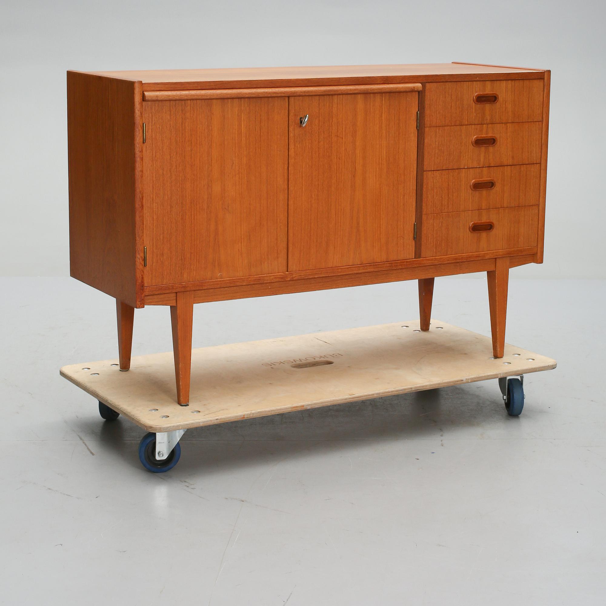 SIDEBOARD, 1900-talets tredje kvartal.