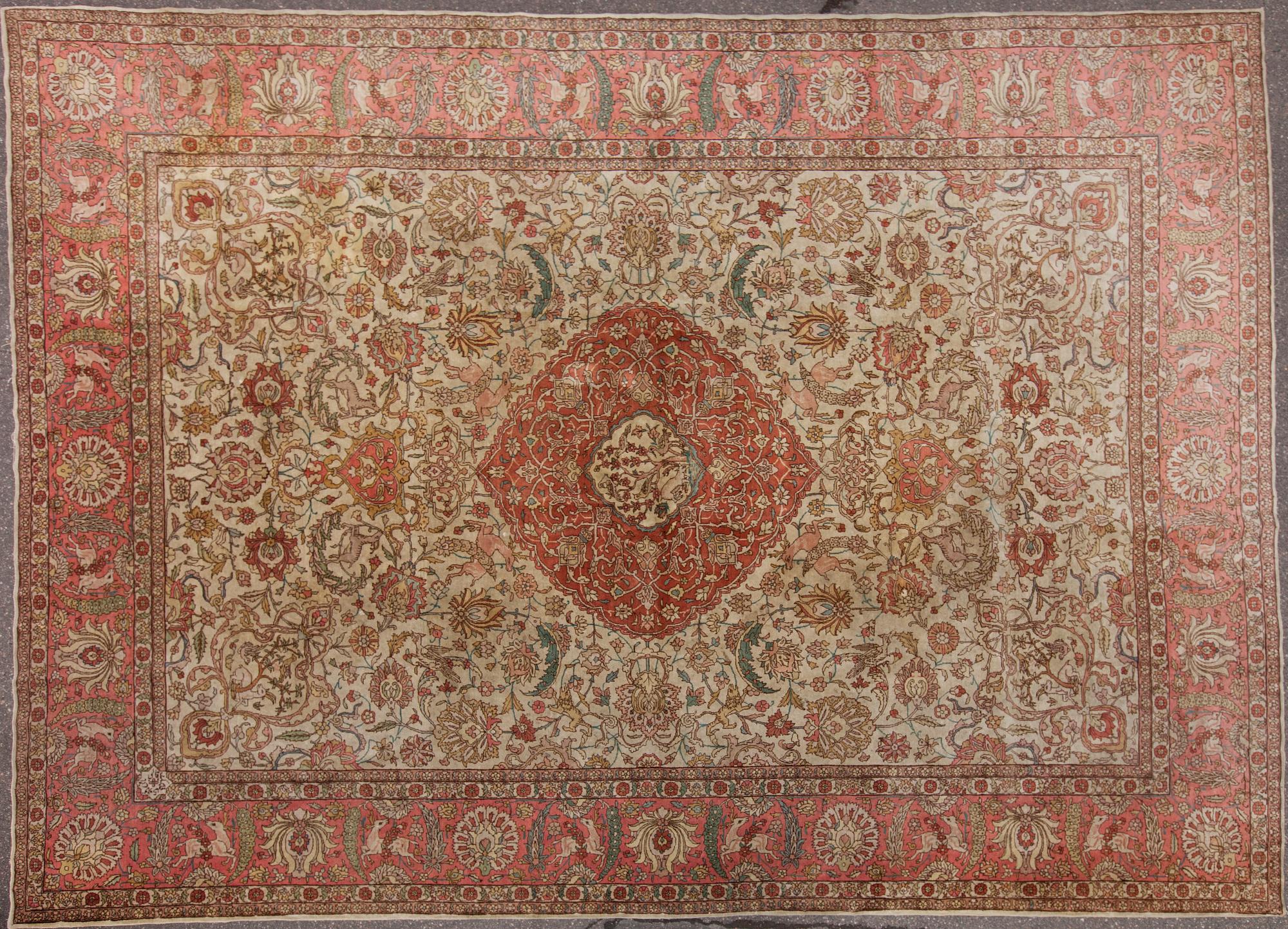 MATTA, Täbriz. Ca 407x298 cm.