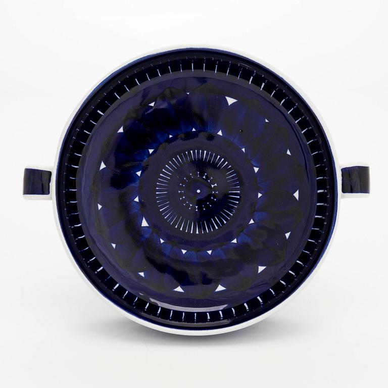 Ulla Procopé, a "Valencia" footed porcelain bowl, Arabia, Finland.