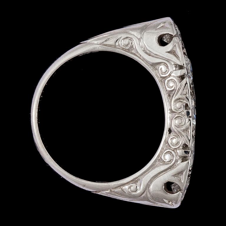 RING, 5 briljantslipade diamanter, tot. ca 2.20 ct.