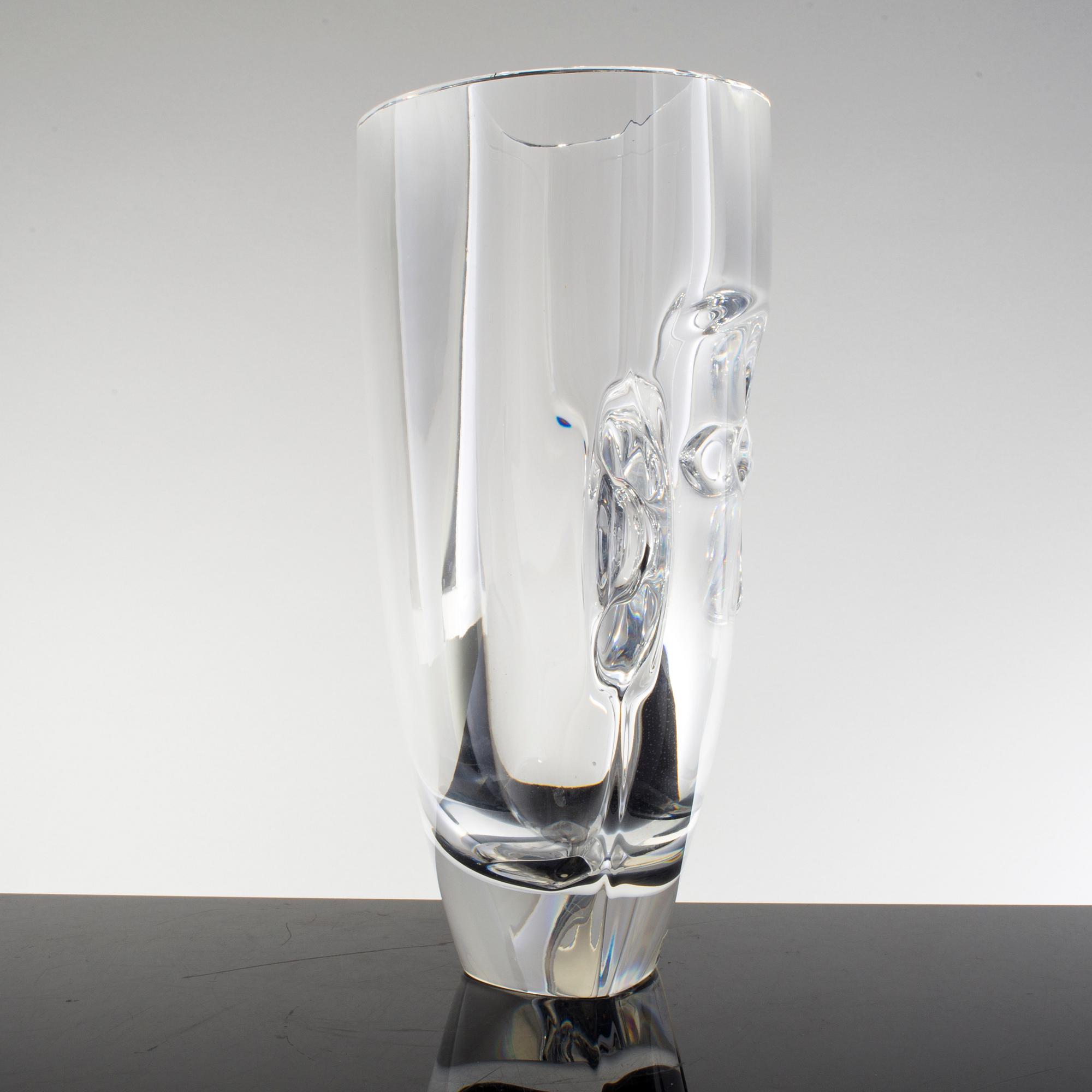 An Orrefors glass vase by Martti Rytkönen, "Ramses".