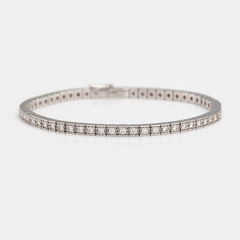 Cartier, Rannekoru "Lanieres", 18K valkokultaa, timantteja n. 1.77 ct yht. Merkitty Cartier, OY8558, 16.