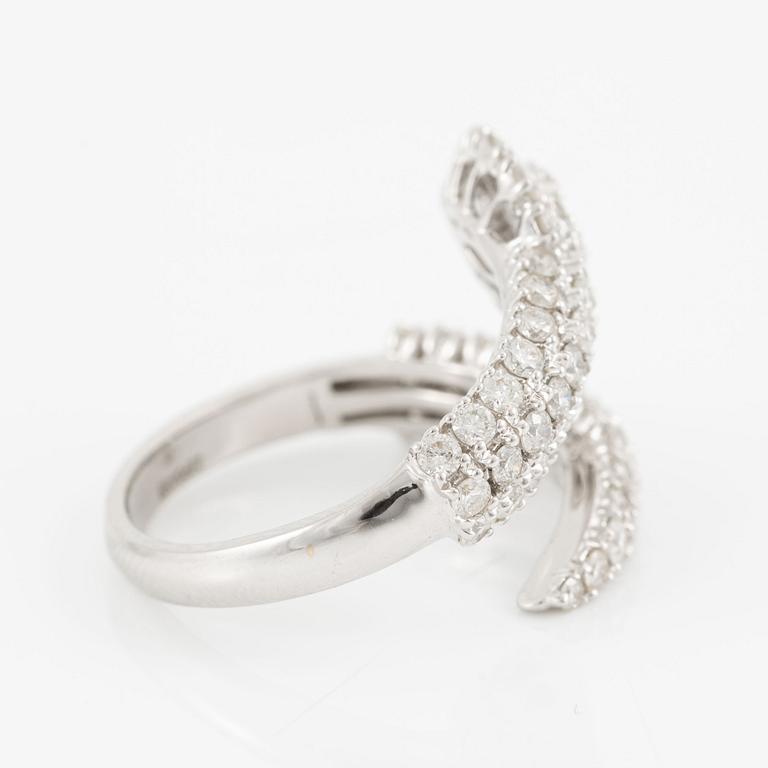 Ring in the form of a stylised snake, 18K white gold set with brilliant-cut diamonds.