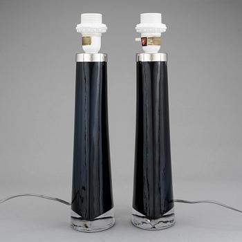 BORDSLAMPOR, ett par, glas. Carl Fagerlund för Orrefors, 1960-tal.