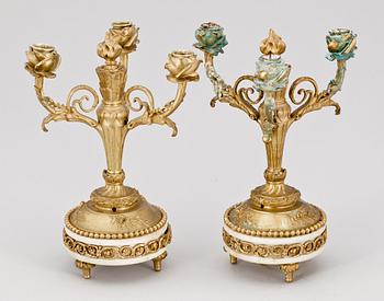 KANDELABRAR, ett par, Louis XVI-stil, 1800-talets slut.